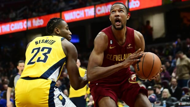 Evan Mobley agaist Pacers
